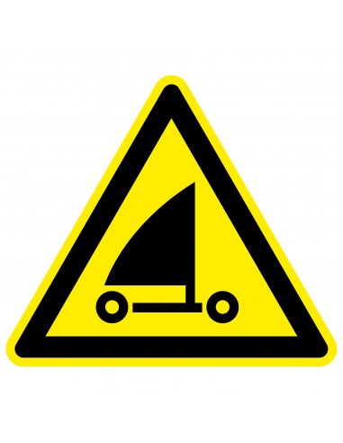 Waarschuwingsbord strandzeilen, W059, geel zwart, ISO 7010, zeilboot symbool, driehoek
