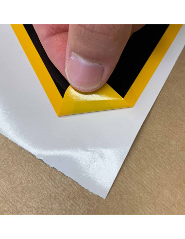 Waarschuwingssticker elektrische spanning 230/400 volt materiaal