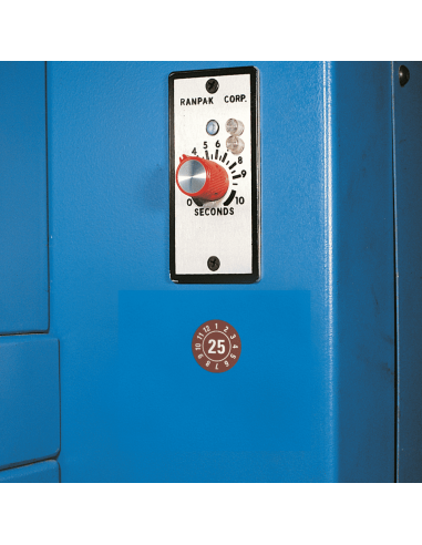 Keuringssticker met jaartal 25 op rol, bruin op apparaat