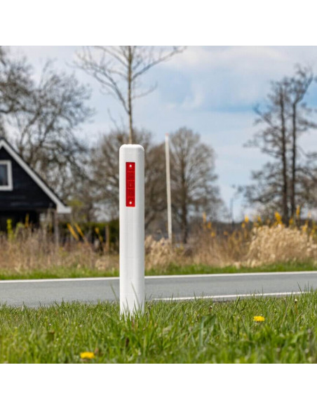 Reflectorpaaltje wit, harpoon met rode reflector in de berm