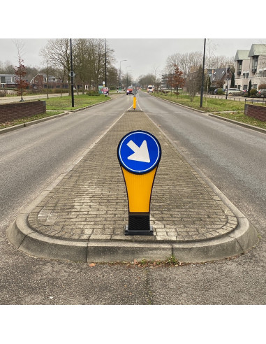 Verkeerszuil op vluchtheuvel BB22 D2, aluminium, geel blauw, 1000 mm, reflecterend