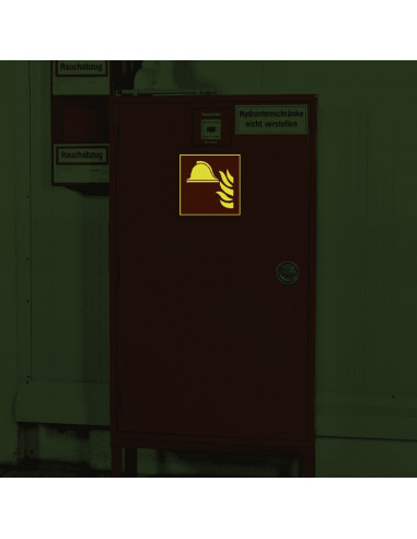 Extra lichtgevende materiaalopslag sticker, 200 x 200 mm, F004, rood wit, pictogram brandweerhelm met vuur, vierkant, ISO 7010