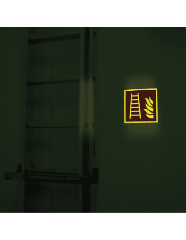 Extra lichtgevende brandladder sticker, 200 x 200 mm, F003, rood wit, pictogram brandladder, vierkant, ISO 7010