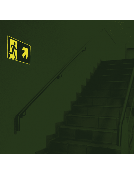 Extra lichtgevend nooduitgang bord pijl rechtsboven, kunststof, E002, groen wit, rechthoekig, ISO 7010