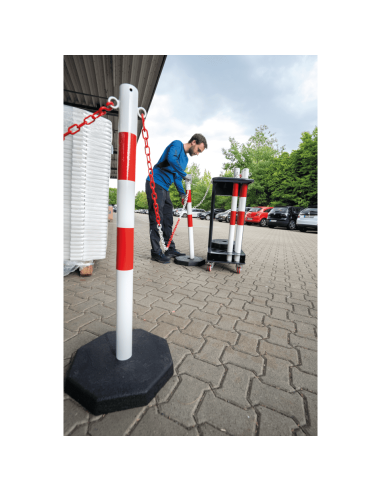 Trolley met set stalen afzetpalen, rood wit
