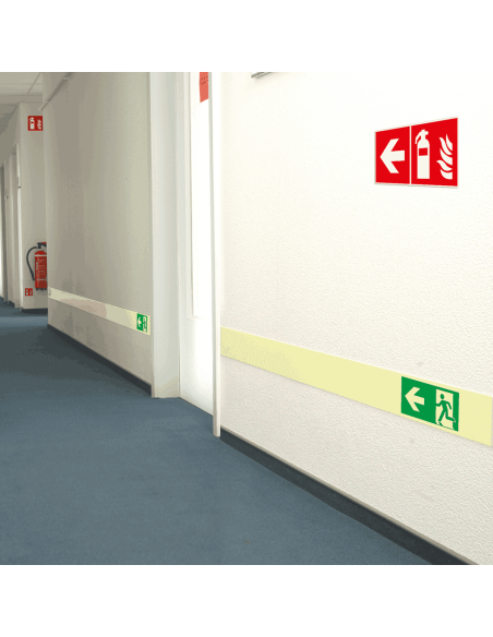 Extra lichtgevend brand richtingspijl bord - kunststof - A090R, rood wit, symbool pijl, vierkant