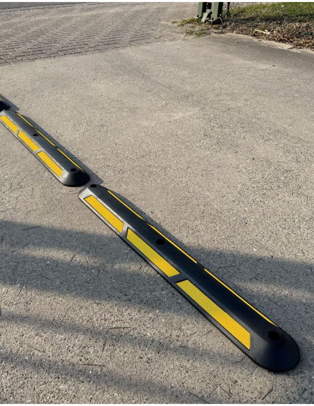 Fietspadafscheider rubber zwart met gele reflectie kopen? Bestel nu!