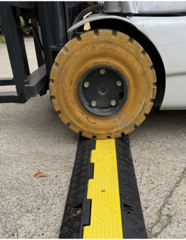 MAX kabelbrug 2 kanalen (30 x 35 mm) rubber met gele deksel kopen? Bestel nu!