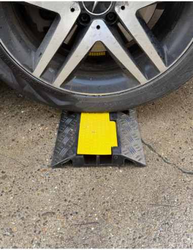 MAX kabelbrug 2 kanalen (30 x 35 mm) rubber met gele deksel kopen? Bestel nu!