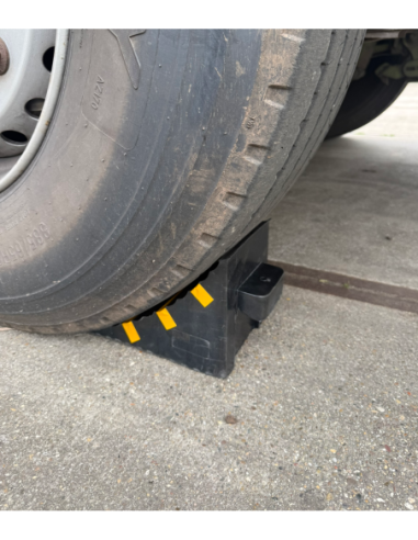 Rubberen wielkeg voor vrachtwagens met gele reflectiestrepen kopen? Bestel nu!