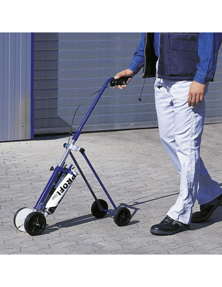 Profi Line markeerwagen vier wielen op parkeerplaats